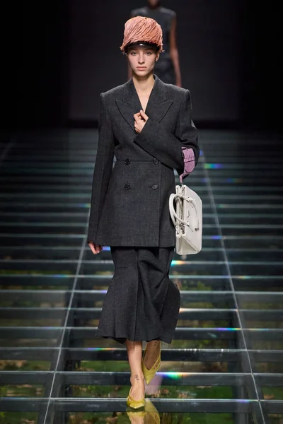 Look 12